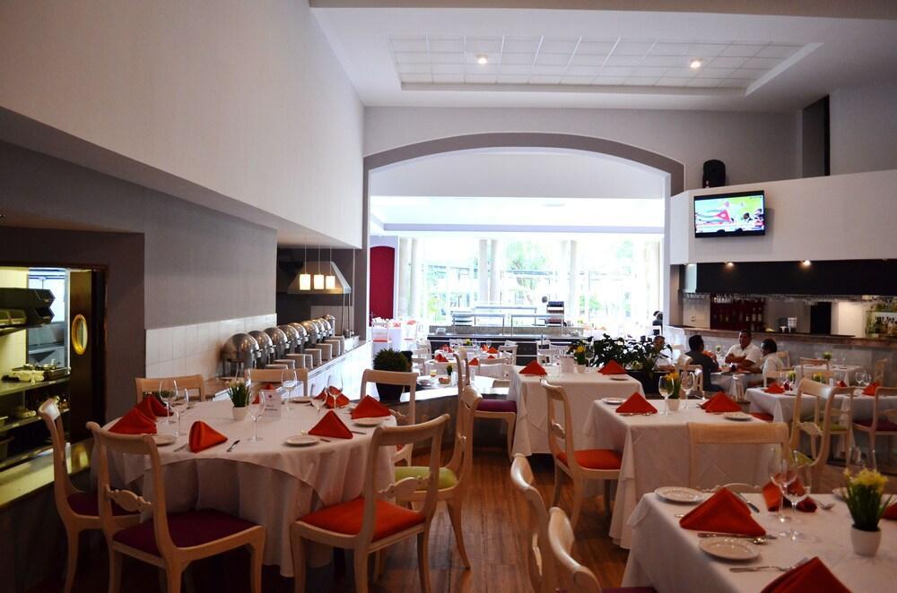 קרטרו Plaza Camelinas Hotel מראה חיצוני תמונה