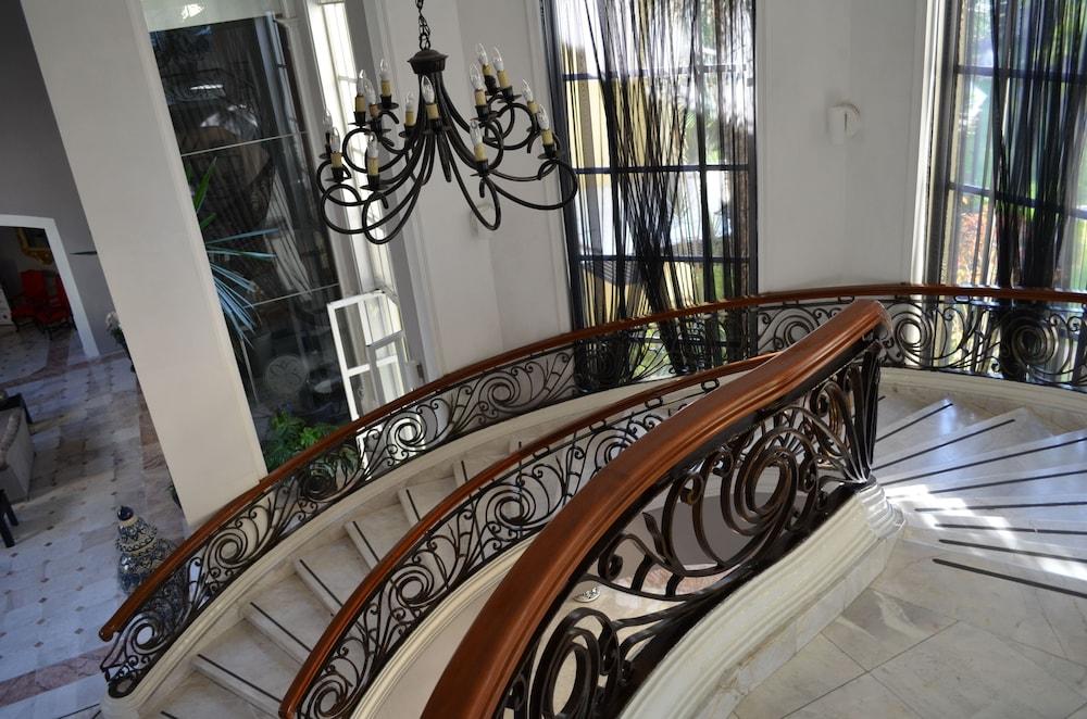 קרטרו Plaza Camelinas Hotel מראה חיצוני תמונה