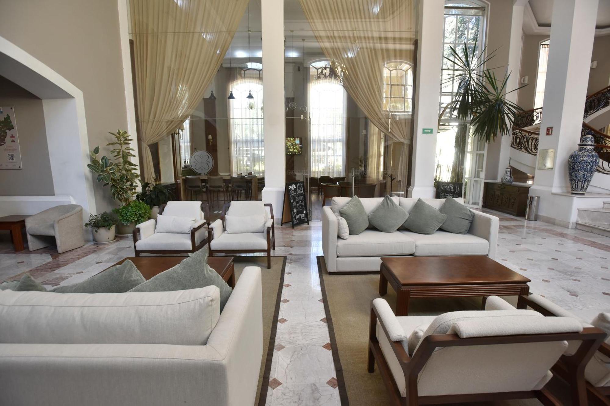 קרטרו Plaza Camelinas Hotel מראה חיצוני תמונה