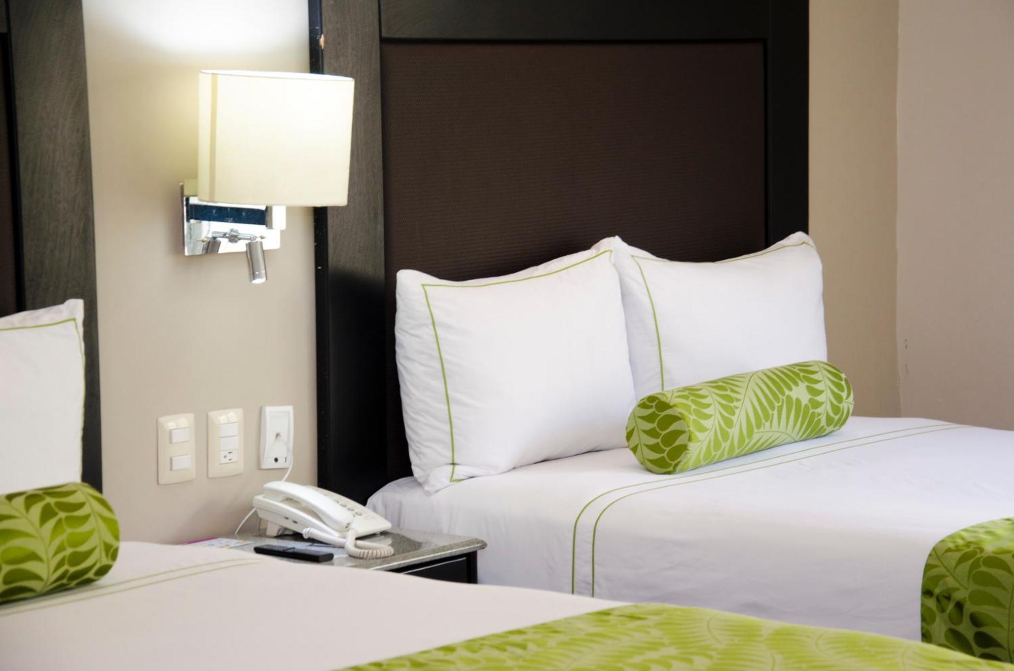 קרטרו Plaza Camelinas Hotel מראה חיצוני תמונה